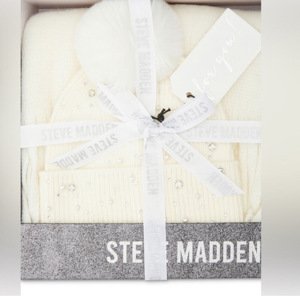 NWT STEVE MADDEN White Embellished Scarf & Beanie Boxed Gift Set $70 Value - Picture 2 of 2